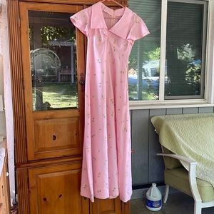 Vintage 1970s Pink Floral Print Long Maxi Dress. Size: XS-S Petite Waist: 25”